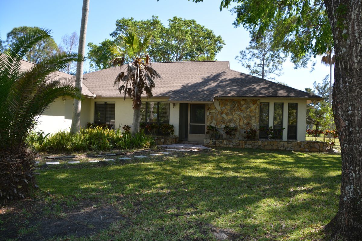Foto principal - 1045 Pine Island Rd