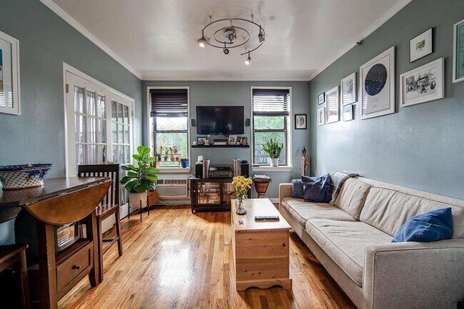 Foto del edificio - 108 Waldo Ave