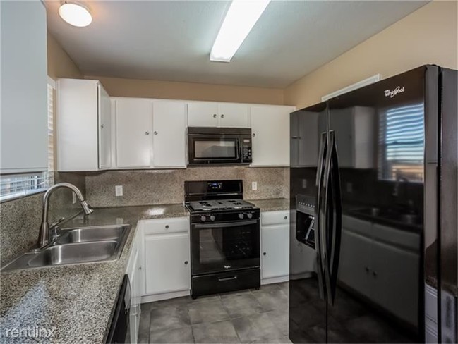 Foto del edificio - 8410 Storm Creek Ct