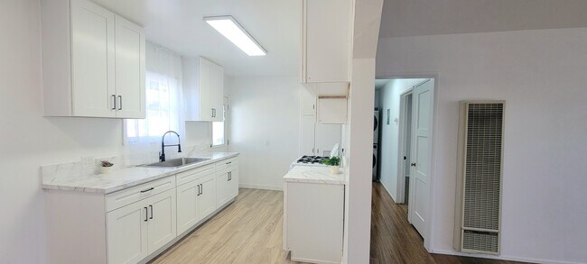 Foto del edificio - 16911 Glenetta Way