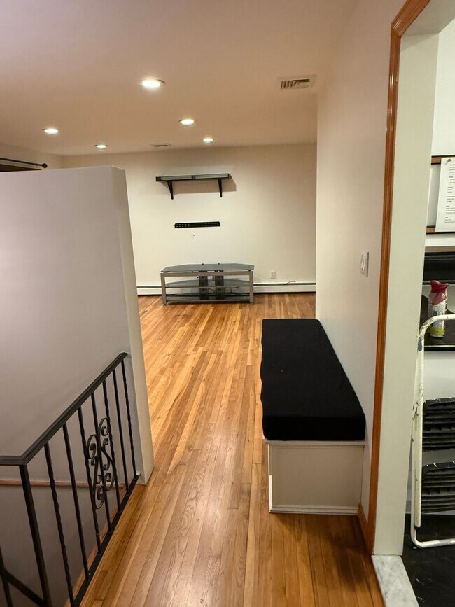 Foto del edificio - Charming 3BR apartment in East Meadow