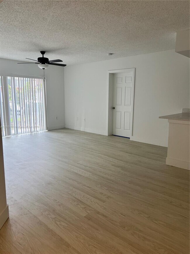 Foto del edificio - 2021 SE 10th Ave