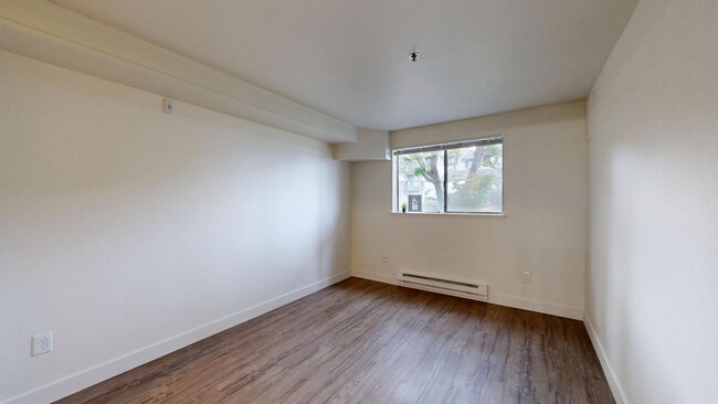 Interior Photo - Crown Pointe