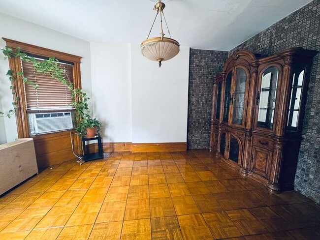 Building Photo - 134 Kensington Ave