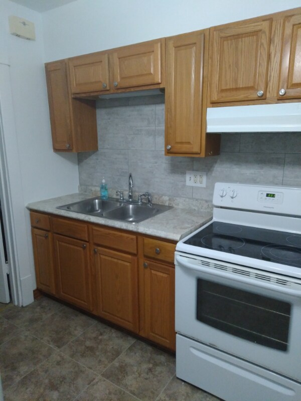 Building Photo - 1305 S 61st St