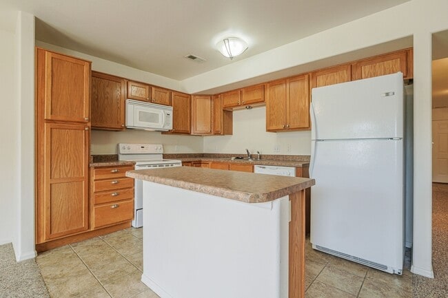 Building Photo - 2475 Theresea Ln