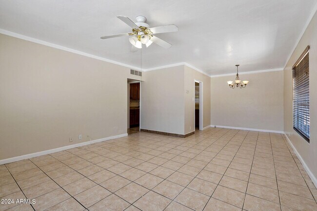 Building Photo - 446 S Fraser Dr