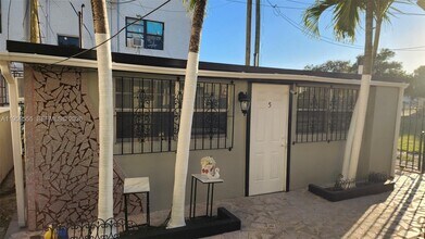 Building Photo - 2272 SW 8th St