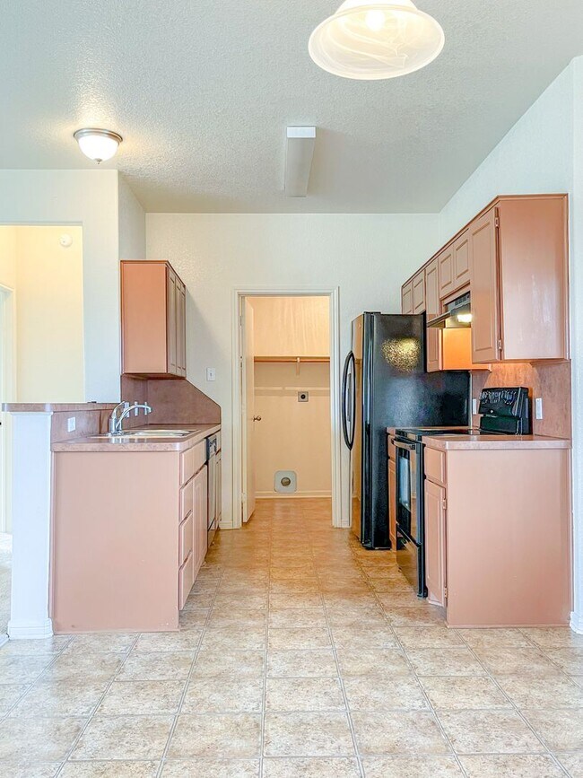 Foto del edificio - Available NOW!!!! This charming 1 story, 3...