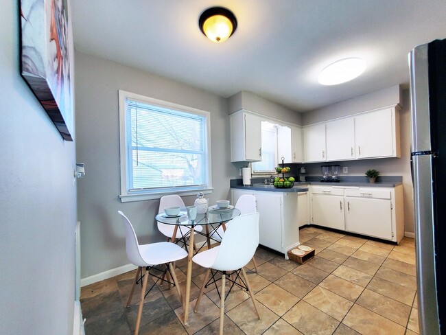 Building Photo - Completely Renovated 3 Bed - 2 Full Bath C...