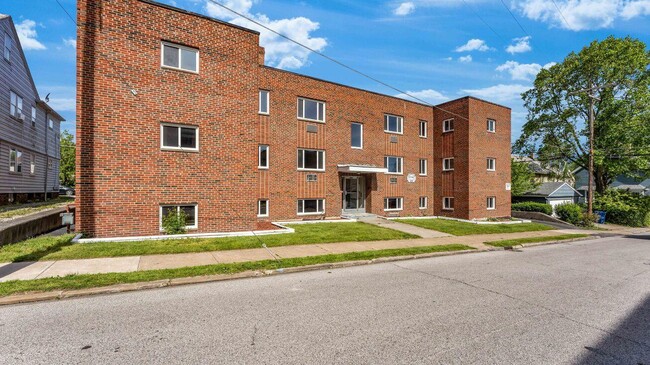 Building Photo - 1352 Clarence Ave
