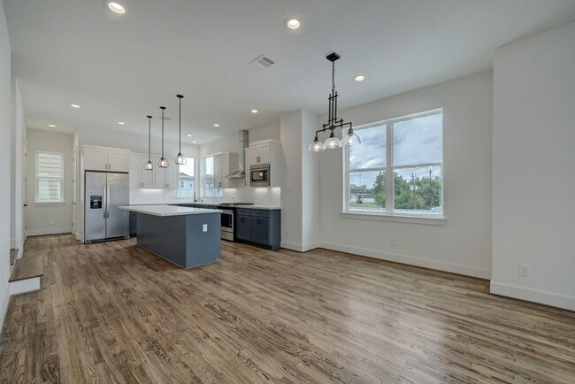Foto del edificio - 1537 W 24th St