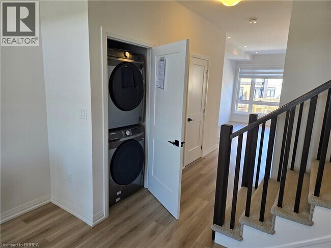 Photo du bâtiment - 55 TOM BROWN Dr