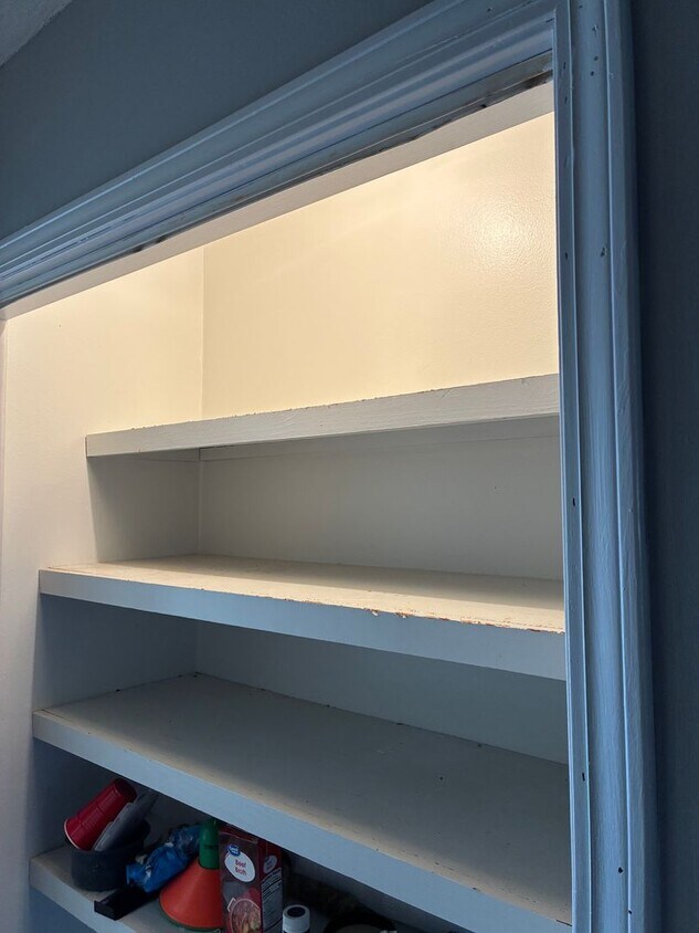 Building Photo - 2910 E Moore Ave