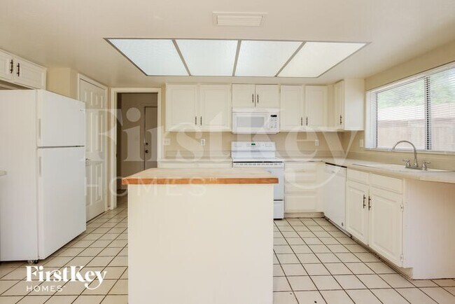 Foto del edificio - 5201 West Cheryl Drive