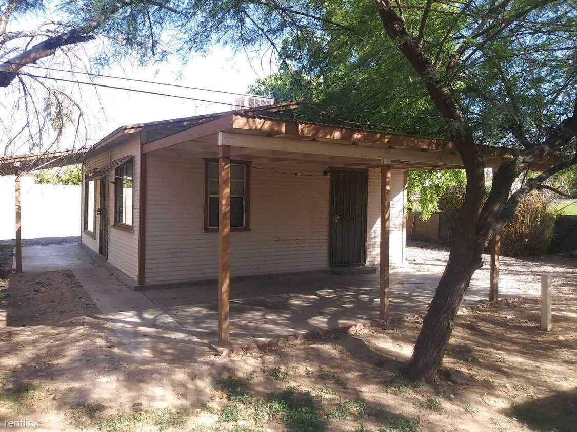 Primary Photo - 3315 E Cambridge Ave