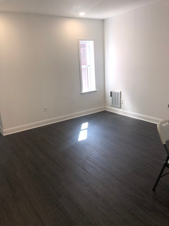 living room - 3138 W Allegheny Ave