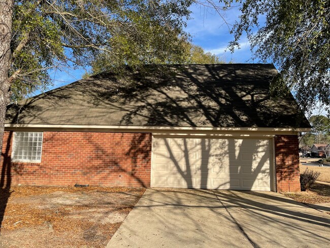 Building Photo - Gorgeous Home in Dothan, AL