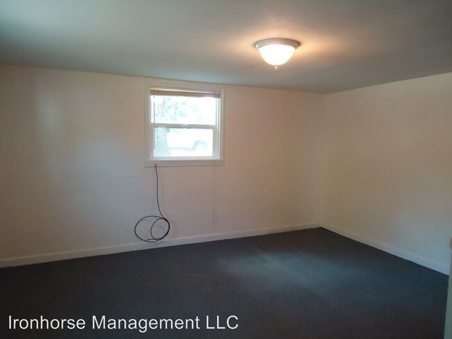 Building Photo - 525 Dell Pl
