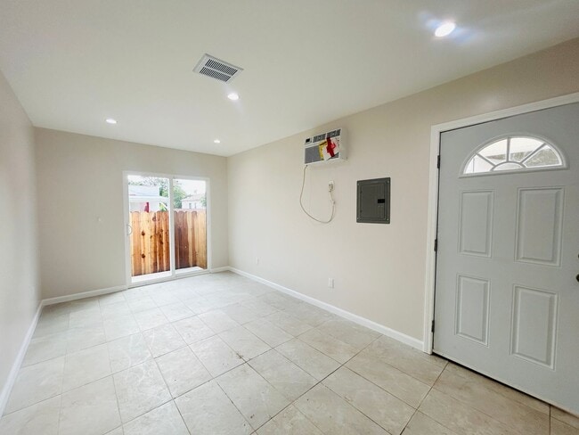 Building Photo - Sylvan Apartments