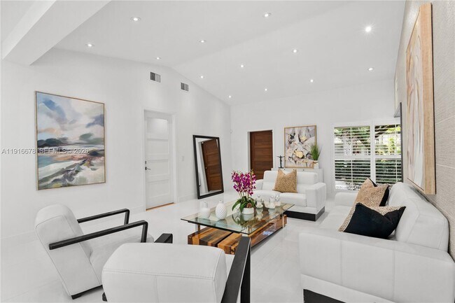 Building Photo - 1021 Matanzas Ave