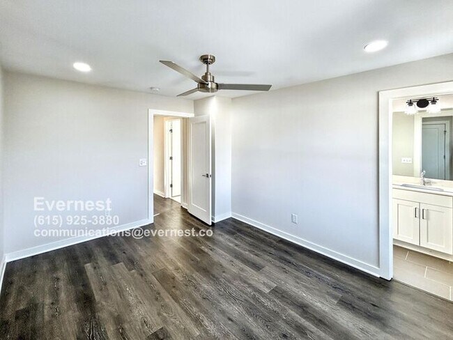 Building Photo - Bright 3-Bedroom Townhome in a Convenient ...