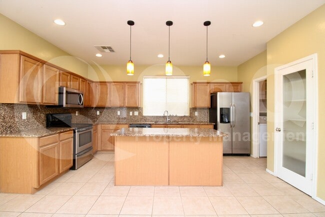 Foto del edificio - 3074 S Southwind Dr