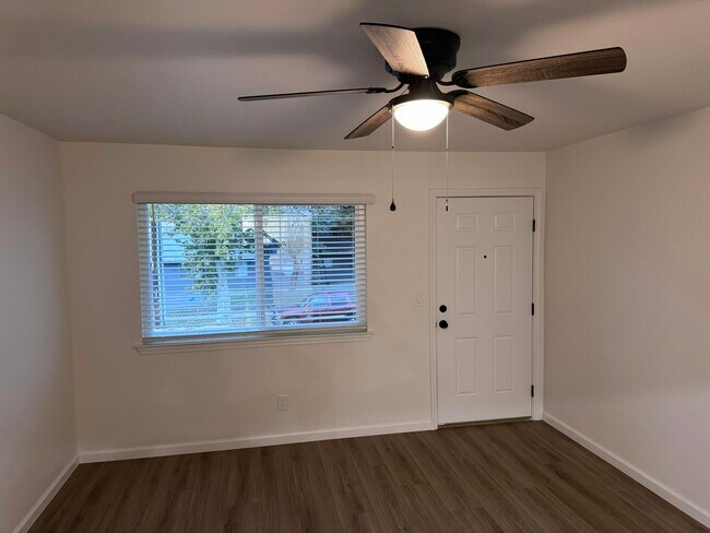 Foto del edificio - 2124 N Glenn Ave