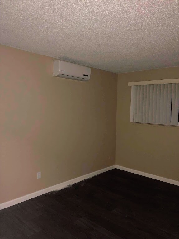 Foto del edificio - 10865 McBride Ct