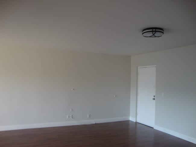 Foto del edificio - 665 Enfield St