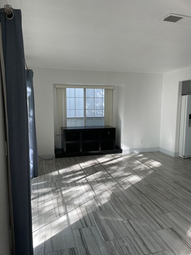 Building Photo - Can you guess why this condo is so popular...