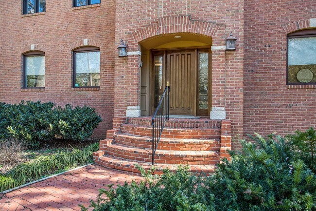 Foto del edificio - 1412 Coventry Ln