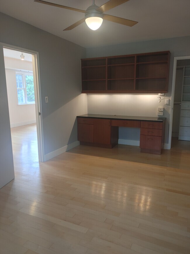 Dormitorio - 1301 N Ode St