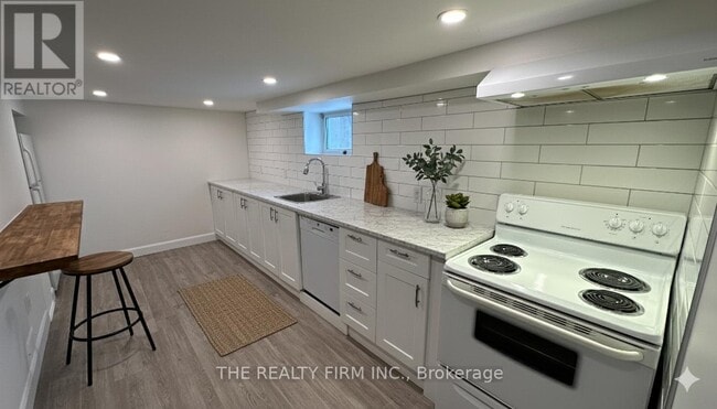 Building Photo - 341 Vancouver St