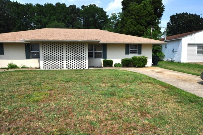 2 Bedroom 1 Bath Duplex located in Hampton - 2 Bedroom 1 Bath Duplex located in Hampton Apartment