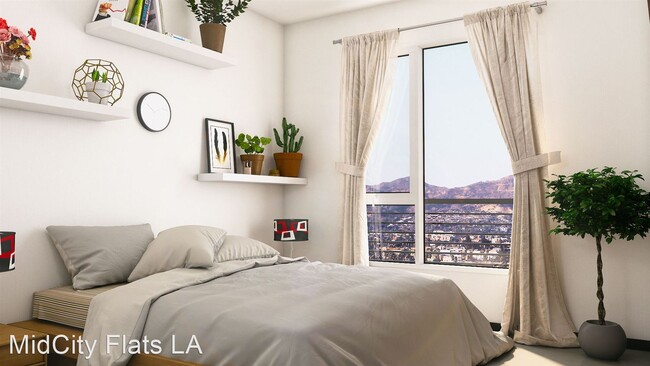Interior Photo - www.midcityflatsla.com
