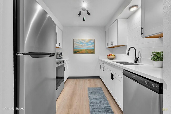 Building Photo - 2 Bedrooms 2 Bathrooms Available now - Was...