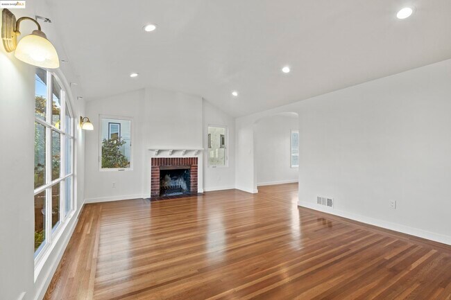 Building Photo - 510 Pomona Ave