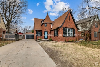 Building Photo - 305 S Oliver Ave