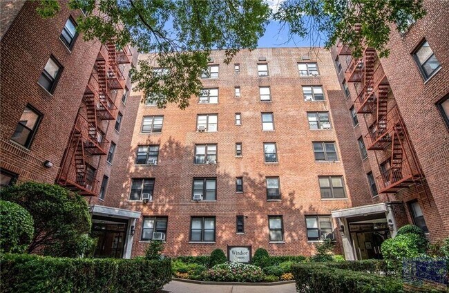 Building Photo - 2 Windsor Terrace