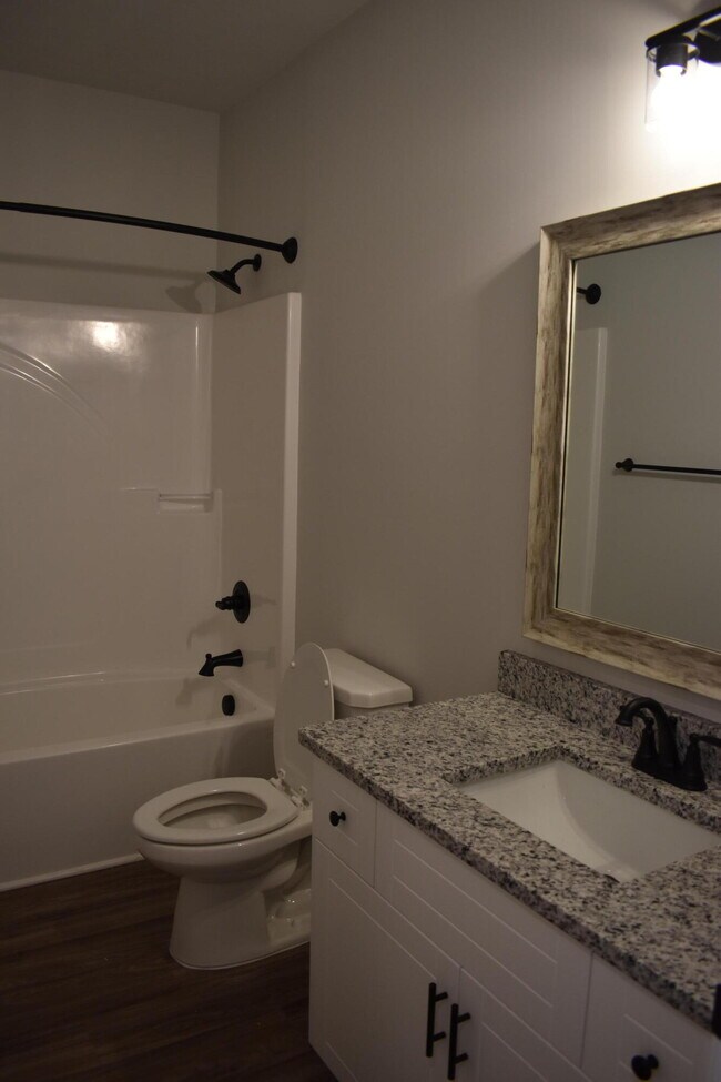 Foto del edificio - 4190 Taylor Pond Rd