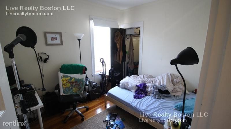 Primary Photo - 48 Easton St