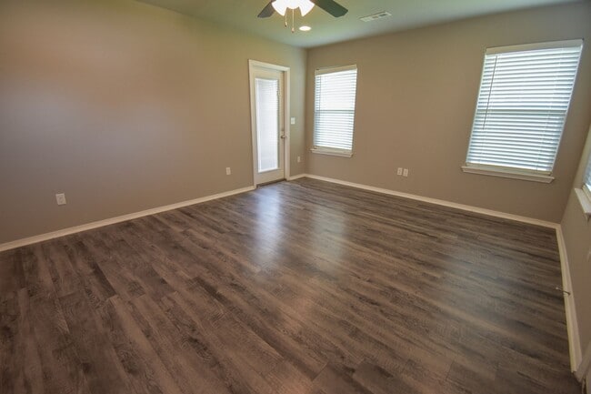 Building Photo - 820 Hindman Dr