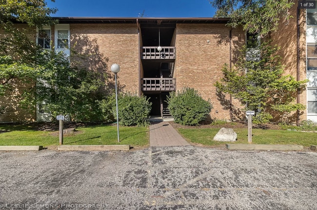 Building Photo - 5530 E Lake Dr