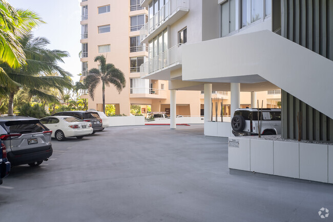 Building Photo - Diamond Head Apartments