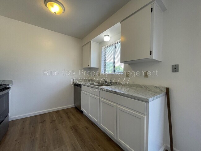 Foto del edificio - 470 Cimarron Dr