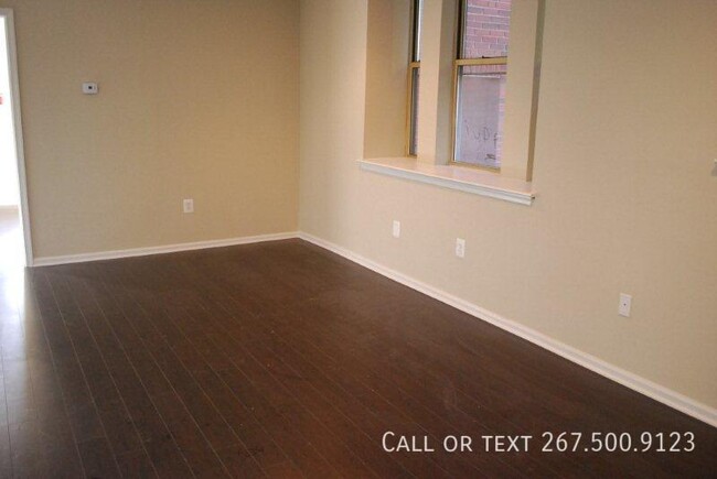 Foto del edificio - Great 2BR/1BA unit close to train in Unive...