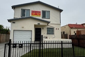 Building Photo - 151 E 99th St