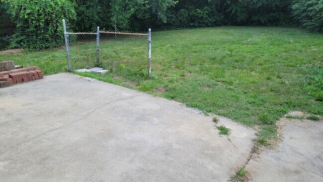 Building Photo - 924 Llano Pl