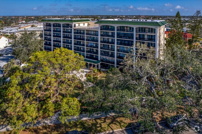 Building Photo - Venice Avenue Condominium